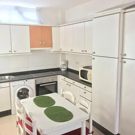 Piso Centrico Luminoso アパート ポンテベドラ